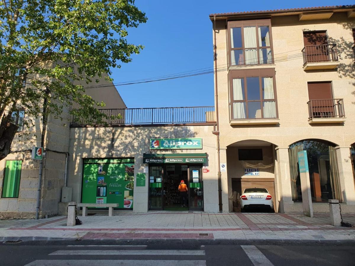 Hotel Av Apartamentos 洛维奥斯 外观 照片