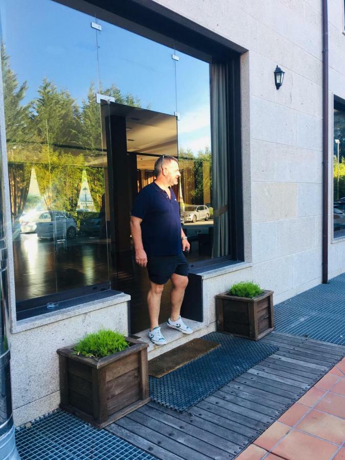 Hotel Av Apartamentos 洛维奥斯 外观 照片